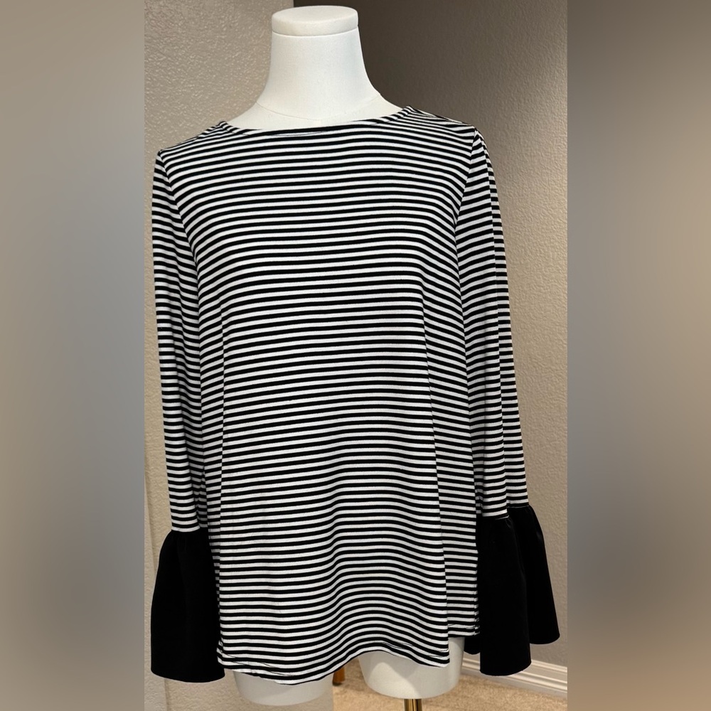 NWOT Beach Lunch Lounge Collection Sloane Bell Sleeve Black & White Striped Top - Picture 2 of 9